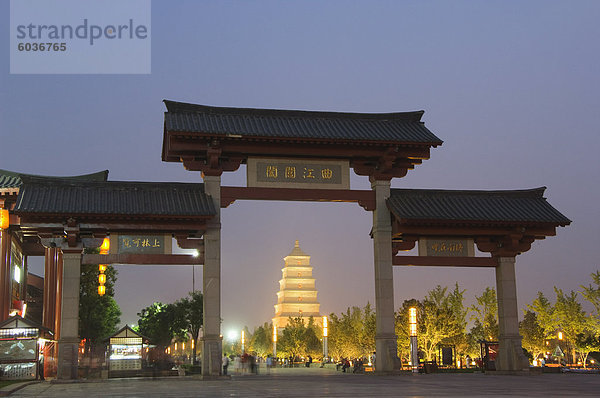 Große Goose Pagoda Park  Tang-Dynastie erbaut 652 von Kaiser Gaozong  Xian Stadt  Shaanxi Provinz  China  Asien