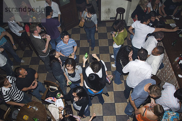 Beijing Bar Szene am Shooters Bar  Sanlitun  Peking  China  Asien