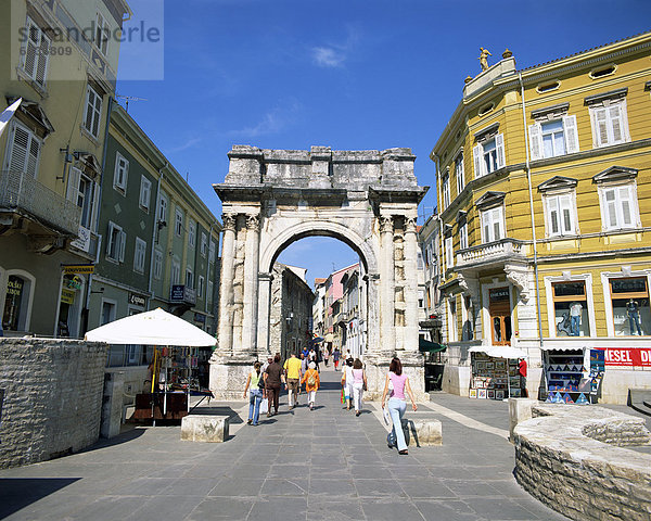 Die Triumphal Arch Segius aus 27BC  Pula  Istrien  Kroatien  Europa