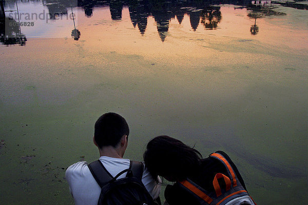 Beobachten den Sonnenaufgang über Angkor Wat  Kambodscha  Indochina  Südostasien  Asien