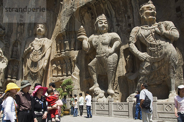 Geschnitzten Buddha-Statuen in Longmen Grotten  Dragon Gate Grotten  datierend vom 6. bis 8. Jahrhundert  UNESCO Weltkulturerbe  Provinz Henan  China  Asien