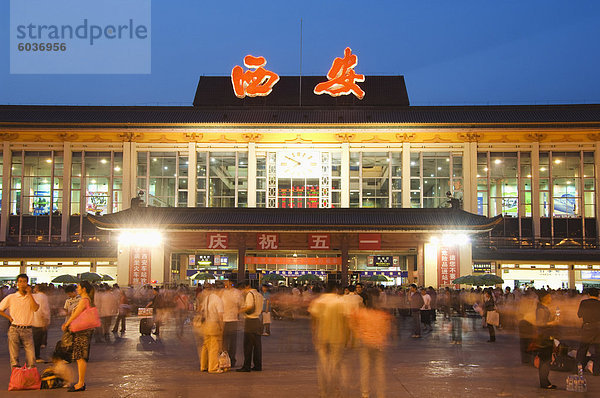 Xi'an Zug Bahnhof  Xian Stadt  Shaanxi Provinz  China  Asien