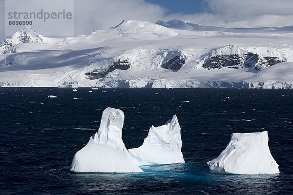 Eisberge  Lemaire-Kanal  Weddell-Meer  Antarktische Halbinsel  Antarktis  Polarregionen