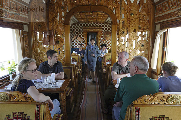Der Speisewagen von der Transmongolischen Bahn  Mongolei  Zentralasien  Asien