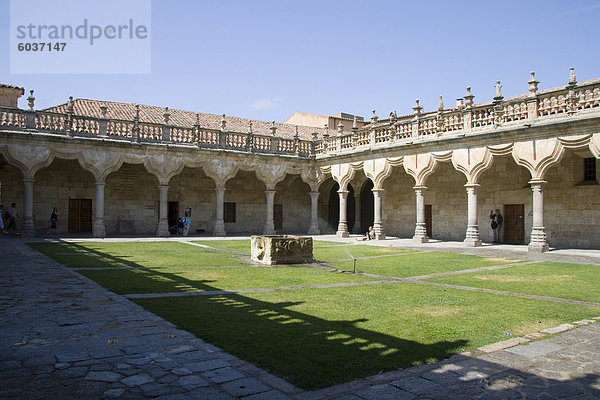 Klöster und Höfe der Universität Salamanca  Salamanca  Castilla y Leon  Spanien  Europa