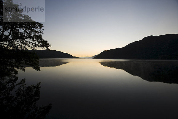 Am frühen Morgen  Ullswater  Lake District-Nationalpark  Cumbria  England  Vereinigtes Königreich  Europa