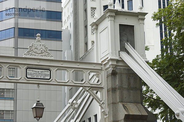 Cavenagh Bridge im kolonialen Viertel  Singapur  Südostasien  Asien