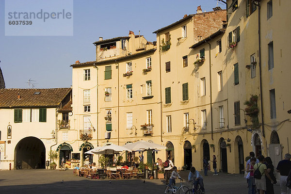 Piazza Anfiteatro  Lucca  Toskana  Italien  Europa