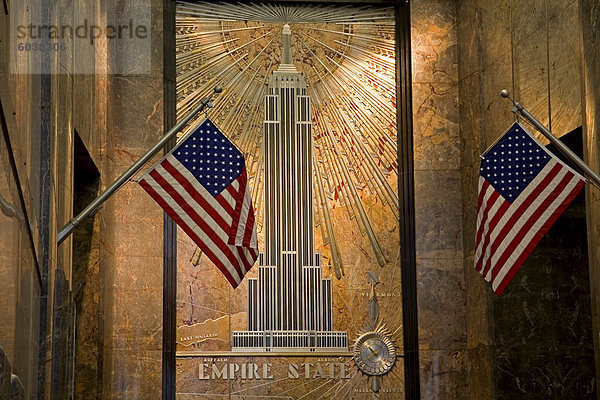 Wand Detail des Empire State Building lobby  Midtown Manhattan  New York City  New York  Vereinigte Staaten  Nordamerika