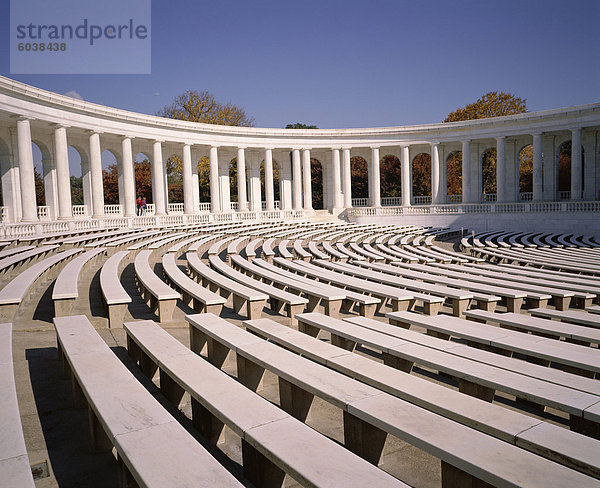 Das Memorial Amphitheater  Grabmal des unbekannten Soldaten  auf dem Nationalfriedhof Arlington  Arlington  Virginia  Vereinigte Staaten von Amerika (USA)  Nordamerika