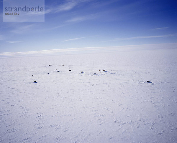 Luftbild von Siple Station  Heimatbasis ist 40 ft unter dem Eis  United States Antarctic Program  Antarktis  Polarregionen