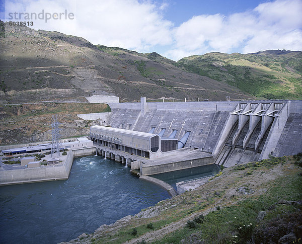 Der Clyde-Damm auf dem Fluss Clutha  Wasserkraft elektrische Projekt abgeschlossen 1989  Central Otago  Südinsel  Neuseeland  Pazifik