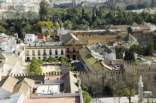 Real Alcazar  UNESCO-Weltkulturerbe  gesehen vom Turm La Giralda  Viertel Santa Cruz  Sevilla  Andalusien (Andalusien)  Spanien  Europa