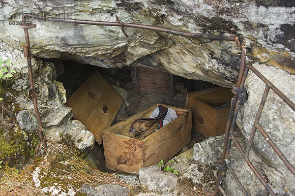 Höhle von Mumien mit einzigartigen Mumifizierung einschließlich der inneren Organe  Kabayan Stadt  die Berge der Cordillera  Benguet Provinz  Luzon  Philippinen  Südostasien  Asien