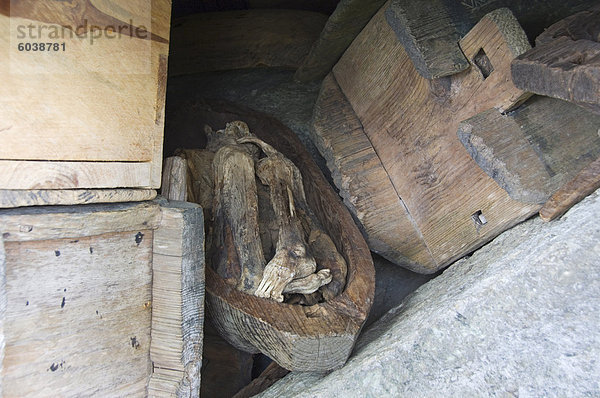 Höhle von Mumien mit einzigartigen Mumifizierung einschließlich der inneren Organe  Kabayan Stadt  die Berge der Cordillera  Benguet Provinz  Luzon  Philippinen  Südostasien  Asien