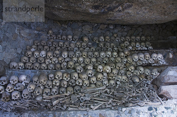 Höhle von Schädeln und Knochen  Opdas Cave Masse Beerdigung  500-1000 Jahre alt  Kabayan Stadt  die Berge der Cordillera  Benguet Provinz  Luzon  Philippinen  Südostasien  Asien