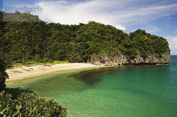 Fischerboote auf Gota Beach  Camarines Sur  Caramoan-Nationalpark  Provinz Bicol  südöstlichen Luzon  Philippinen  Südostasien  Asien