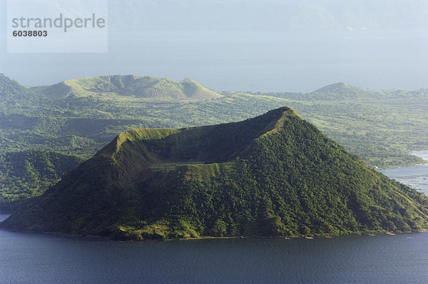 Taal Vulkan  Lake Taal  Talisay  Luzon  Philippinen  Südostasien  Asien