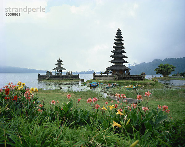 Ulu Danu Tempel  Lake Bratan  Bali  Indonesien  Südostasien  Asien