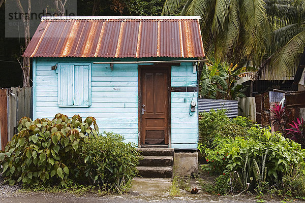 Karibik Mittelamerika Portsmouth Blockhaus Dominica Kleine Antillen Windward Islands Holzhaus