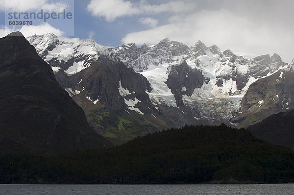 Agostini Fjord  Feuerland  Patagonien  Chile  Südamerika