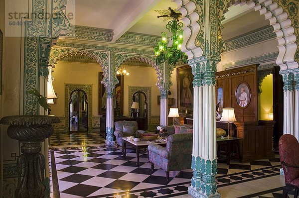 Die Imperial Suite in Shiv Niwas Palace  einem ehemaligen königlichen Gasthauses und jetzt ein Hotel  Udaipur  Rajasthan state  Indien  Asien