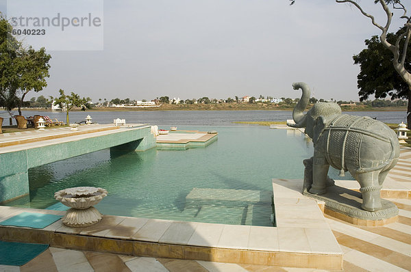 Hotel Palast Schloß Schlösser Ansicht Schwimmbad Asien Erbe Indien