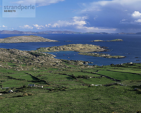 Küste von der Iveragh Peinsula Blick in Richtung Bera Halbinsel  County Kerry  Munster  Eire (Irland)  Europa