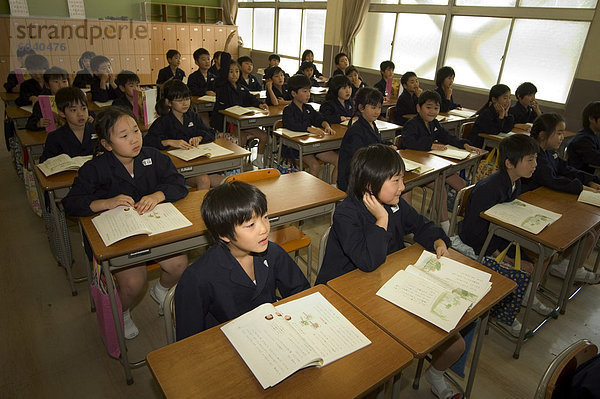Schüler in Klasse  Grundschule  Tokio  Honshu  Japan  Asien