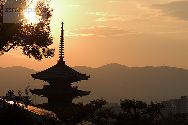 Sonnenuntergang  Yasaka Nein zur Pagode  Kyoto Stadt  Honshu  Japan  Asien