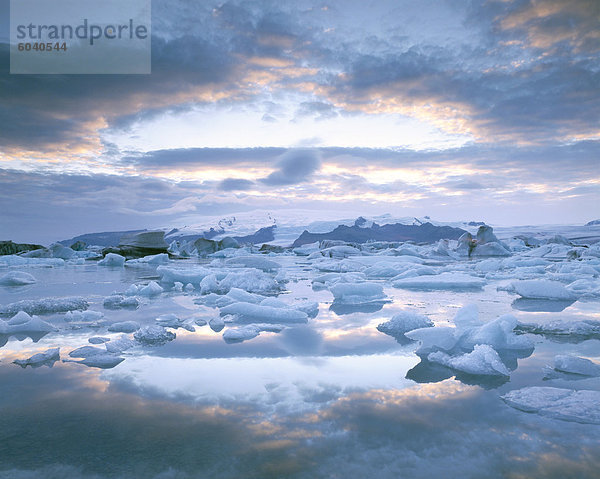 Jokuslarlon Gletscher Lagune  Vatnajokull Eiskappe  Island  Polarregionen