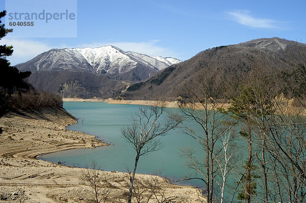 See und Berge  Präfektur Gifu  der Insel Honshu  Japan  Asien