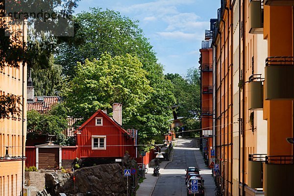 zwischen inmitten mitten Gebäude Mode Blockhaus modern alt Holzhaus