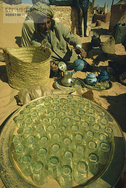 Gießen Tee  Algerien  Nordafrika  Afrika