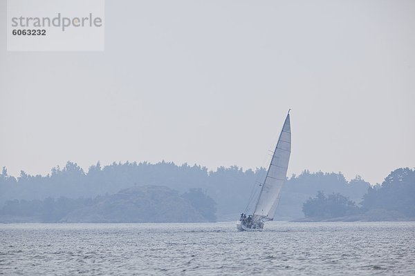 Segelboot am Meer