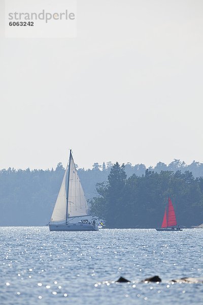 Segelboote am Meer