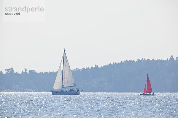 Segelboote am Meer