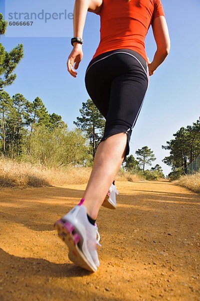 Junge Frau Joggen  niedrige Abschnitt