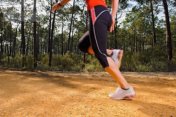 Junge Frau Joggen  niedrige Abschnitt