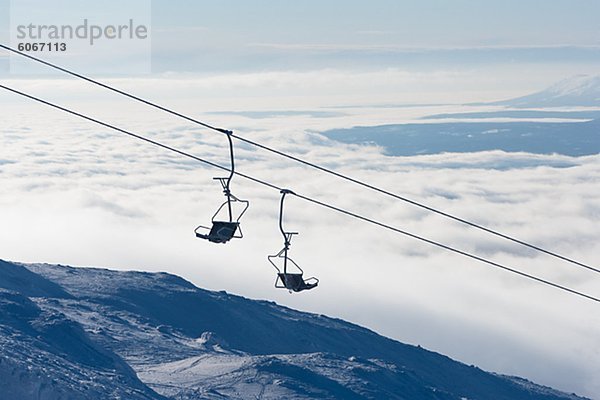 Silhouette der leere Skilift