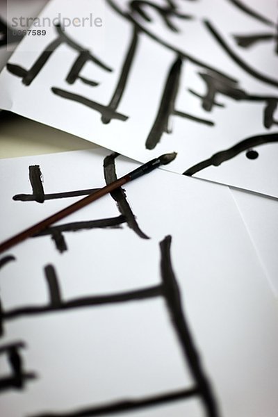 Nahaufnahme von chinesischen Zeichen Caligraphed auf Papier