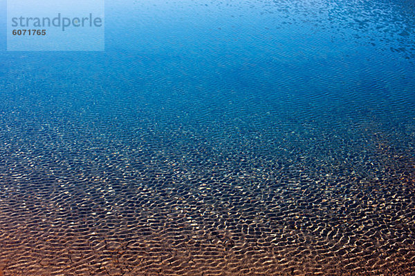 Wasseroberfläche in einem See