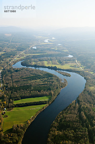 Luftbild von gewundenen Fluss