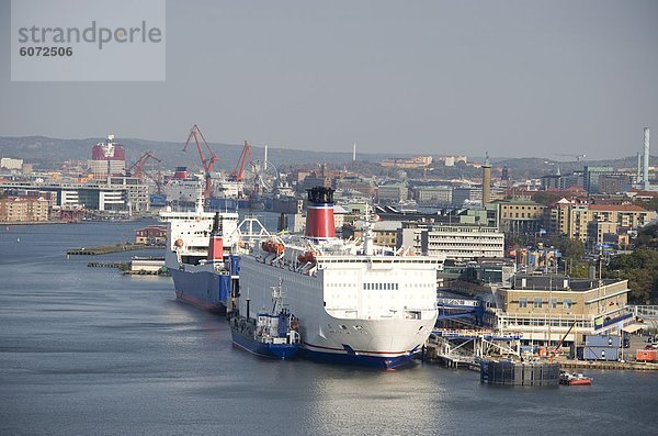 Aussicht auf Hafen mit Schiffen