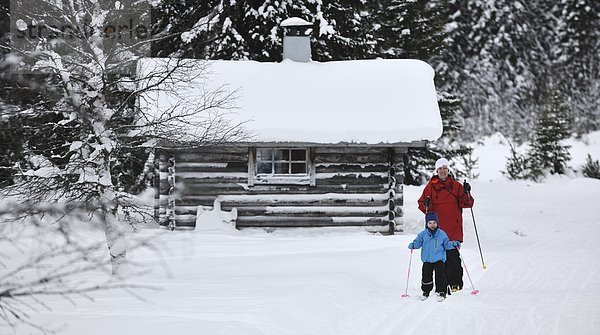 Mutter und Kind Skifahren  Schweden.
