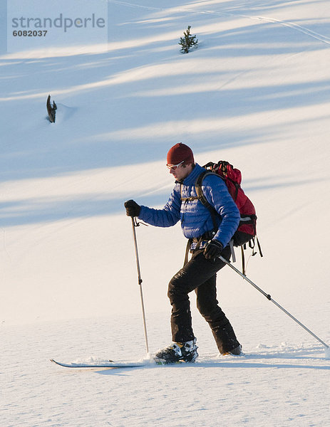 Mann  Reise  Ski  unbewohnte  entlegene Gegend  Rocky Mountains  Colorado