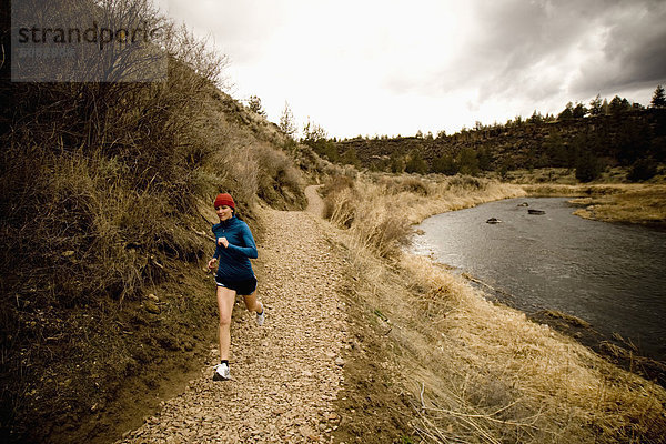 Frau  folgen  schmutzig  joggen  Oregon