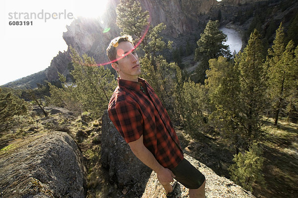 stehend  Mann  über  Hemd  Fluss  Blendenfleck  lens flare  schief  Oregon