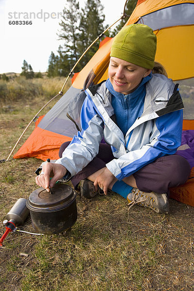 Frau  Reise  Produktion  Ehrfurcht  camping  jung  Kaffee  Wyoming