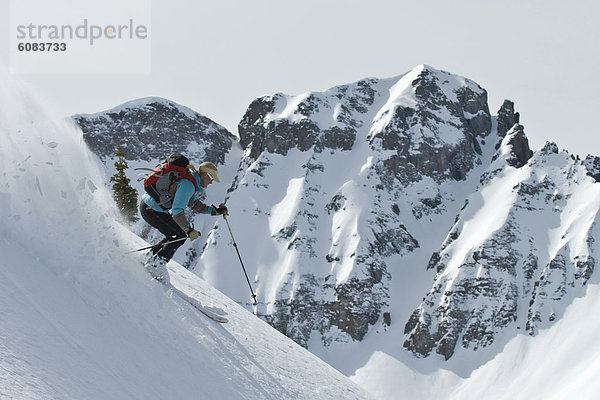 Frau  Wald  Skisport  unbewohnte  entlegene Gegend  Colorado  Silverton